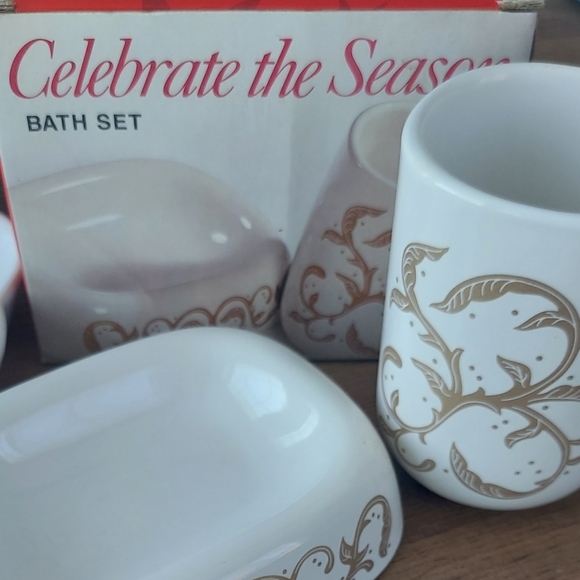 Christmas Accessory Bundle (NWOT) - Picture 5 of 8